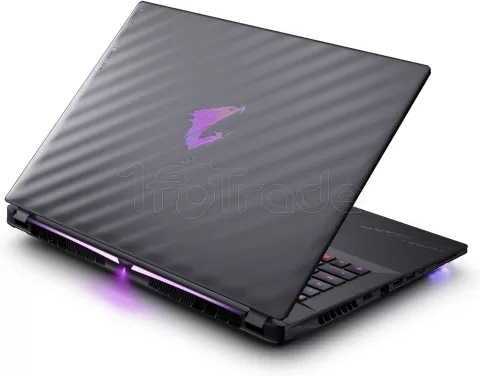 Photo de Ordinateur Portable Gigabyte Aorus Master 18 AM8 BZH (18") Win11 Pro