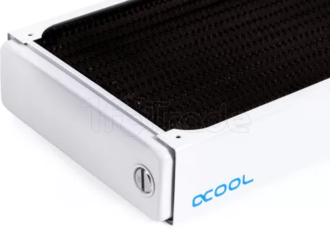 Photo de Radiateur pour Watercooling Alphacool NexXxoS XT45 v2 240mm (Blanc)